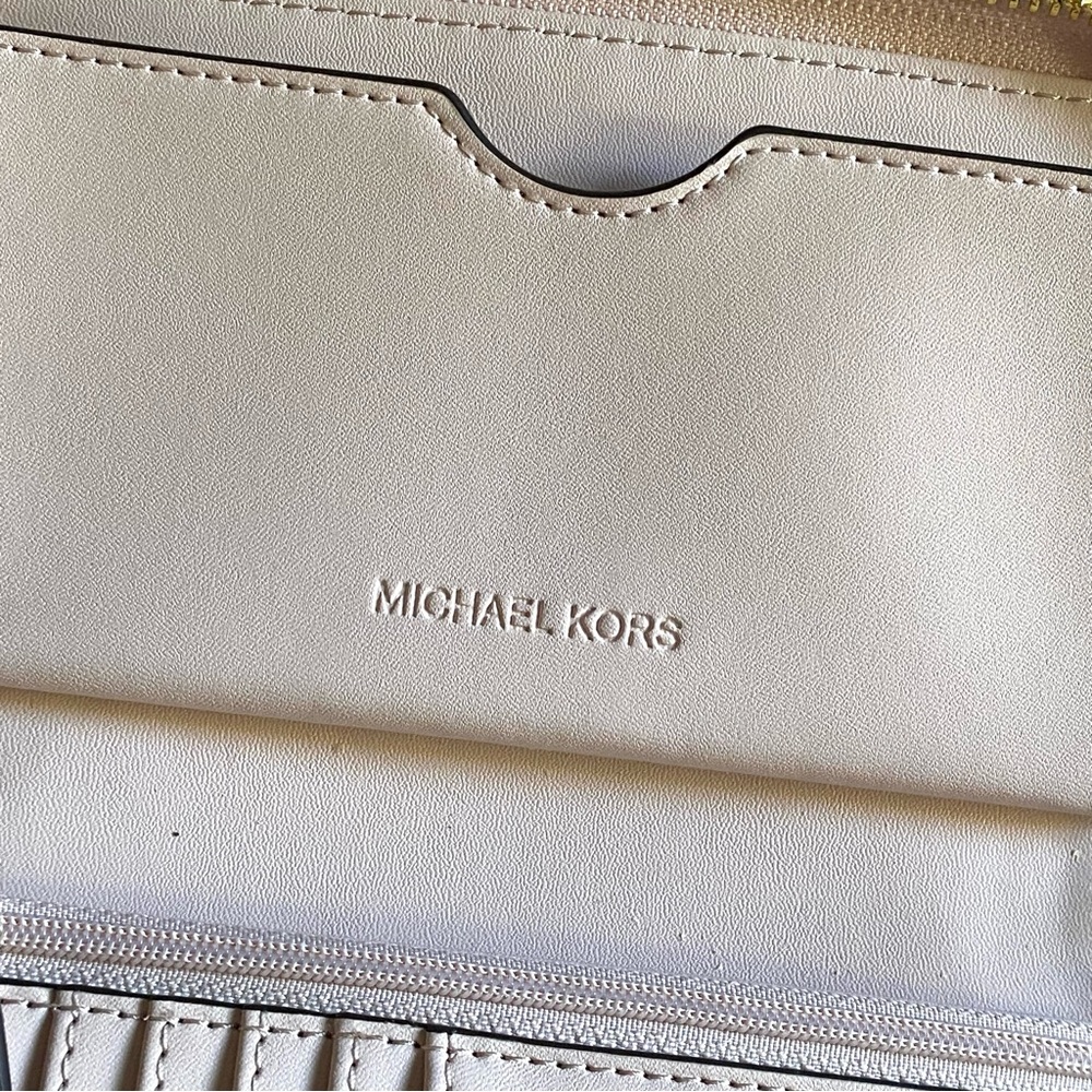 Michael Kors Jet Set Travel Large Pebble Leather Powder Blush zip around wallet - Picture 8 of 11